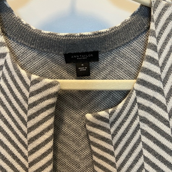AnnTaylor Jacket. Like New condition. - Picture 4 of 7